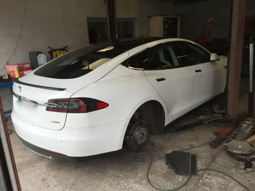 Tesla – Peinture de jantes (7)