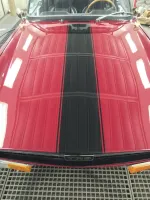 TRIUMPH TR9 CAB Préparation des éléments et mise en peinture des bandes noir puis re-vernissage, en détail. (8)