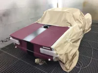 TRIUMPH TR9 CAB Préparation des éléments et mise en peinture des bandes noir puis re-vernissage, en détail. (11)