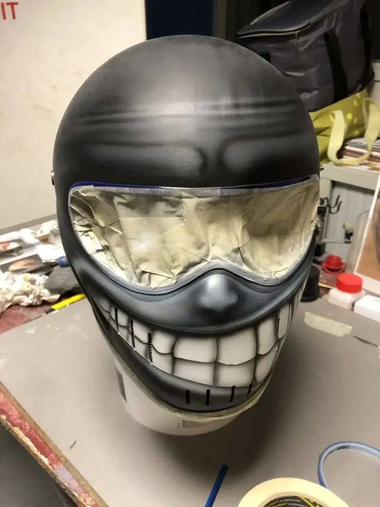 Casque – Aérographie mâchoire & cervelle (1)