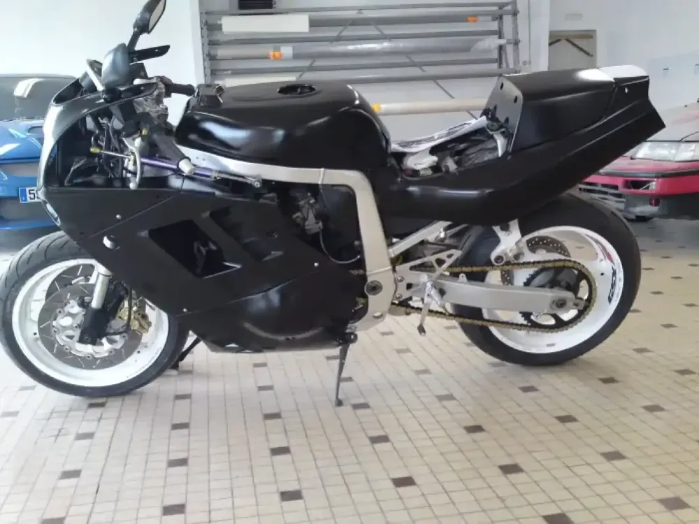 Suzuki GSXR 1100 – Peinture personnalisée (2)