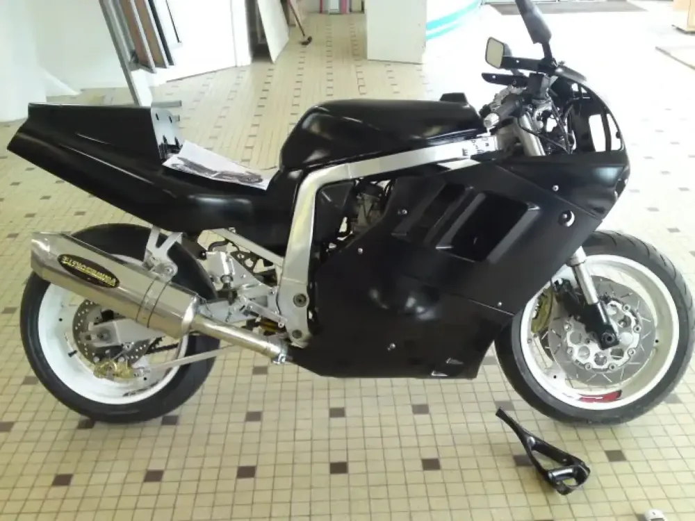 Suzuki GSXR 1100 – Peinture personnalisée (3)