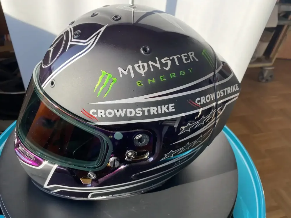 Casque Hamilton Mercedes 2021 – Noir mat & violet (31)