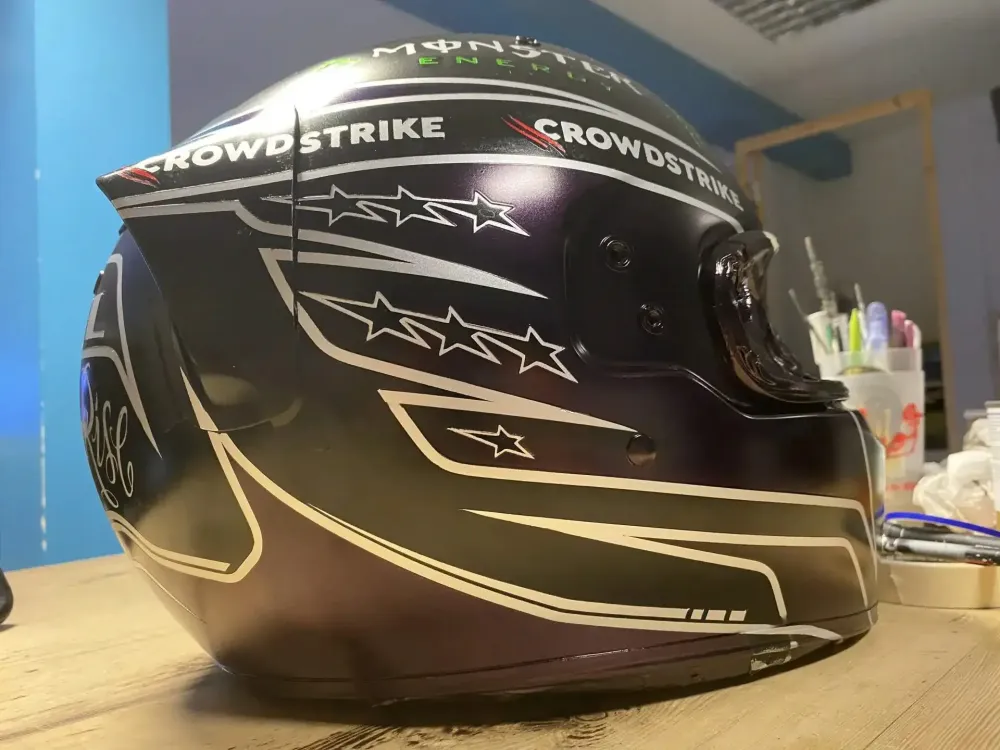 Casque Hamilton Mercedes 2021 – Noir mat & violet (20)