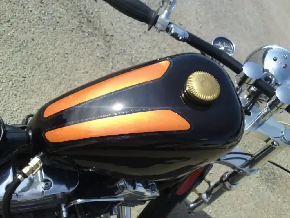 Harley Davidson – Peinture orange candy & paillettes or (6)