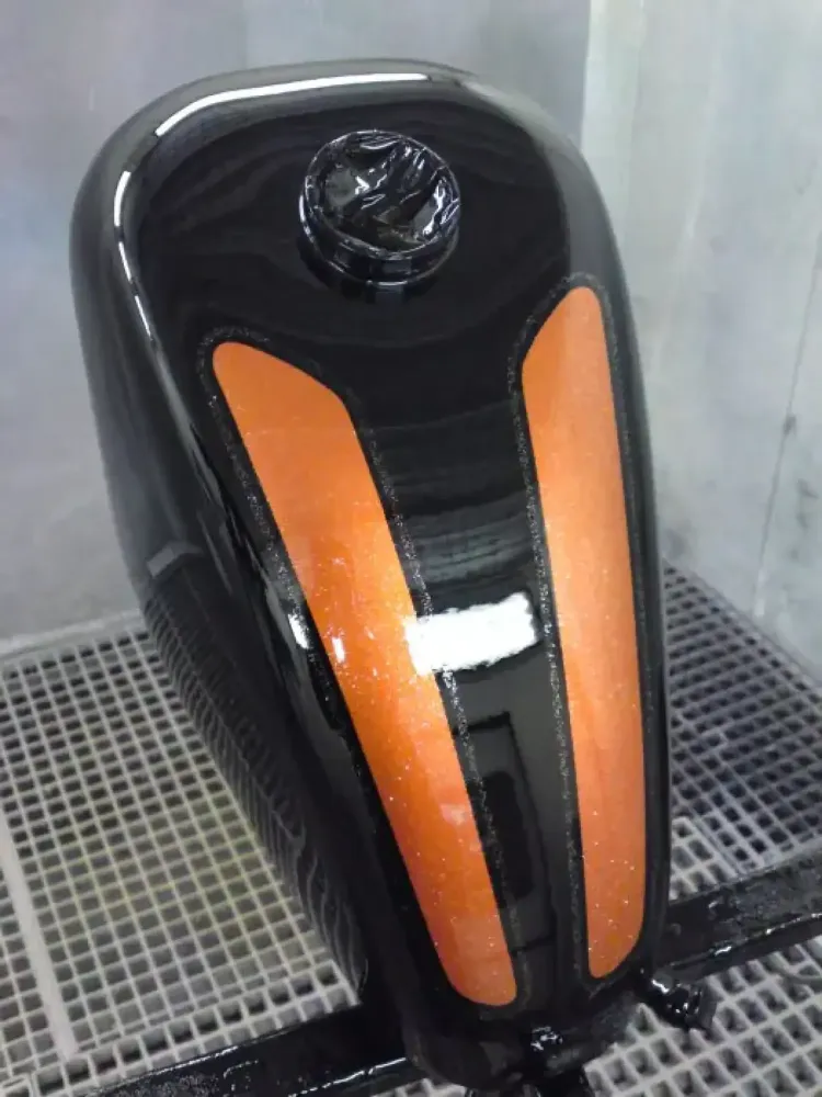 Harley Davidson – Peinture orange candy & paillettes or (7)