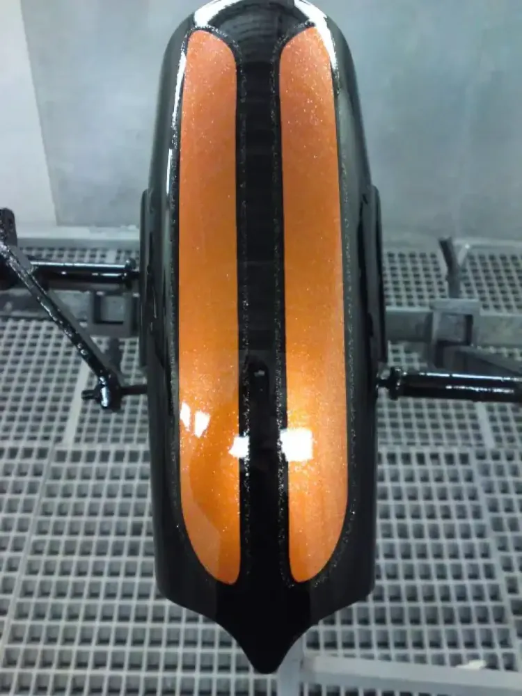 Harley Davidson – Peinture orange candy & paillettes or (9)