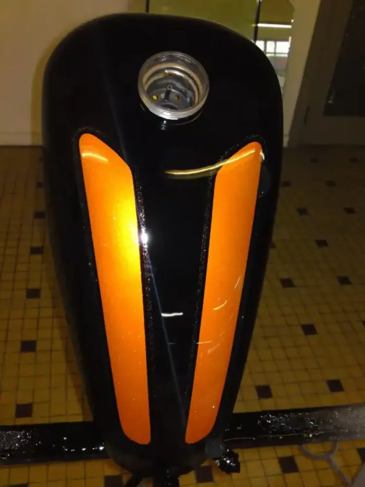 Harley Davidson – Peinture orange candy & paillettes or (20)