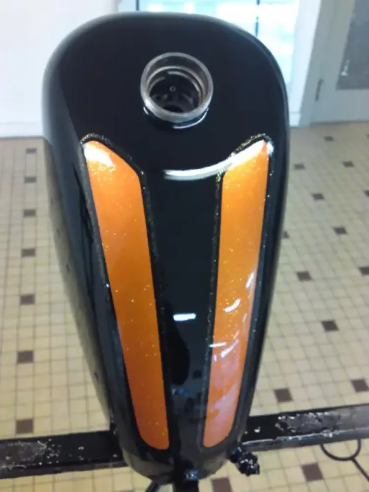 Harley Davidson – Peinture orange candy & paillettes or (16)