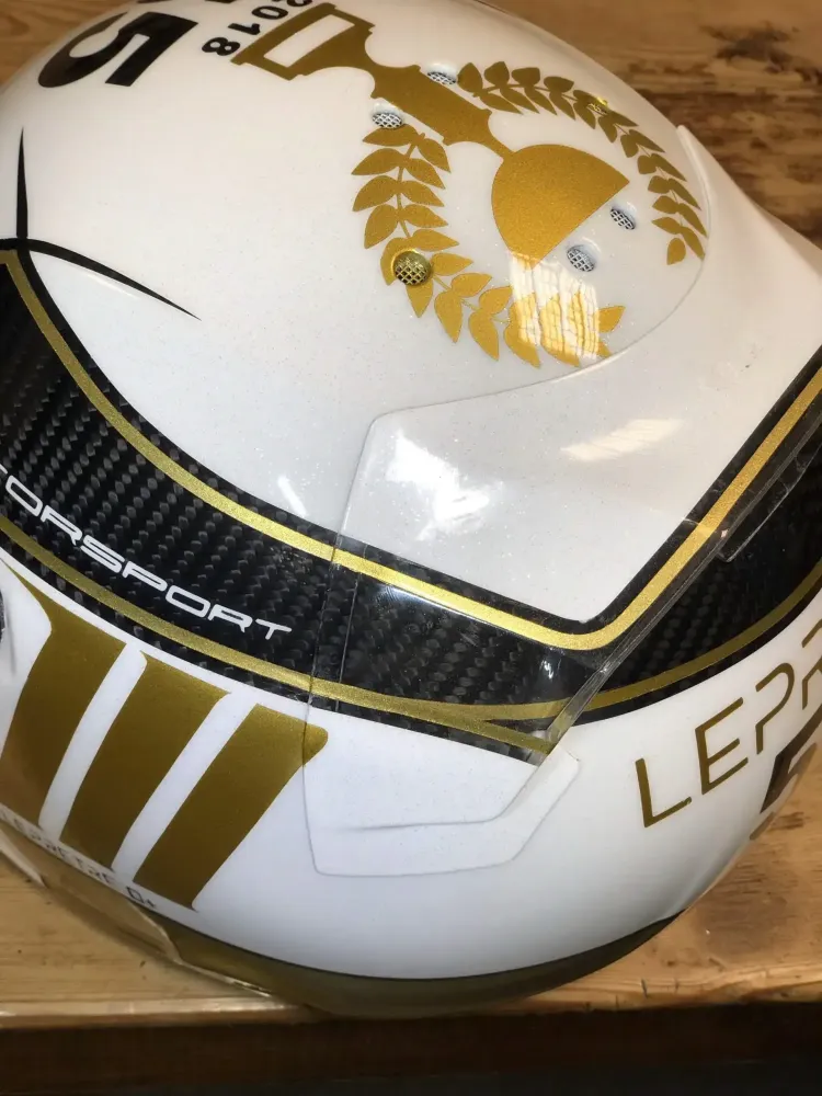Casque compétition carbone – Or & blanc