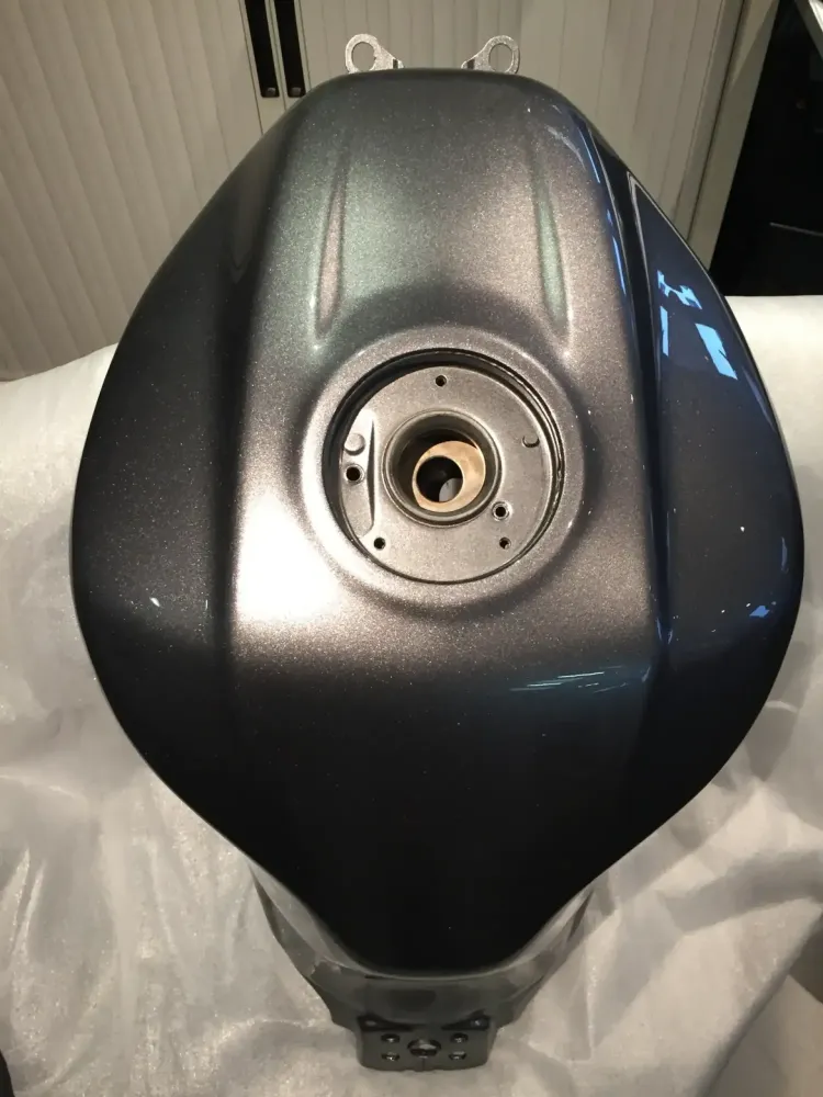 Suzuki – Réparation et peinture réservoir origine (6)