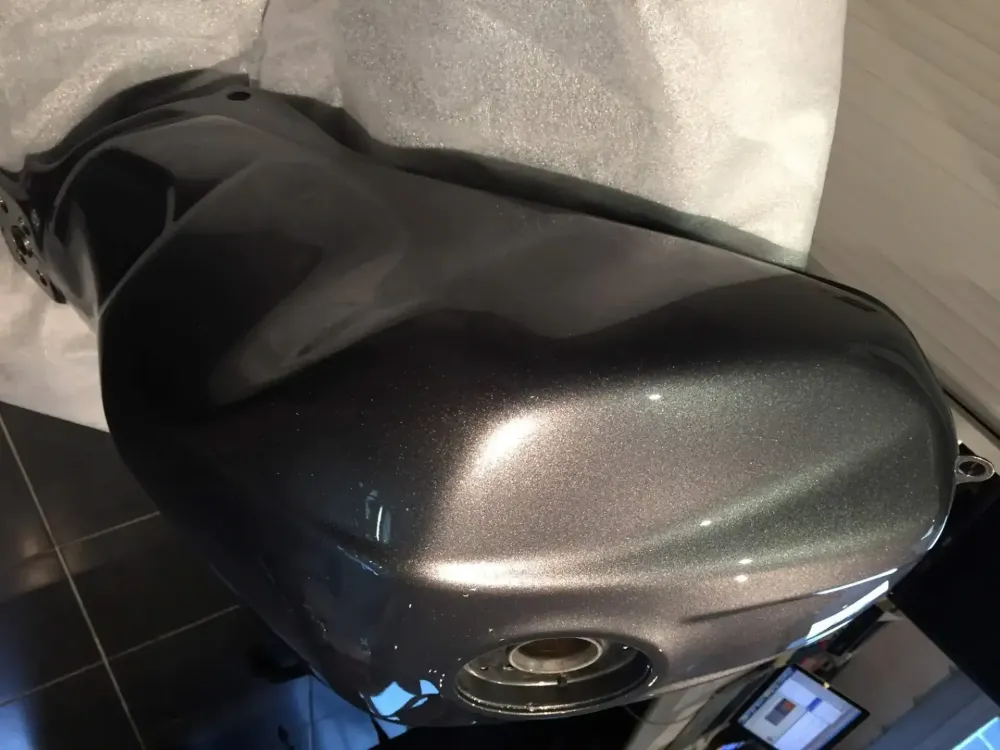 Suzuki – Réparation et peinture réservoir origine (11)