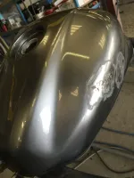 Suzuki – Réparation et peinture réservoir origine (12)