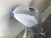 Suzuki – Réparation et peinture réservoir origine (13)