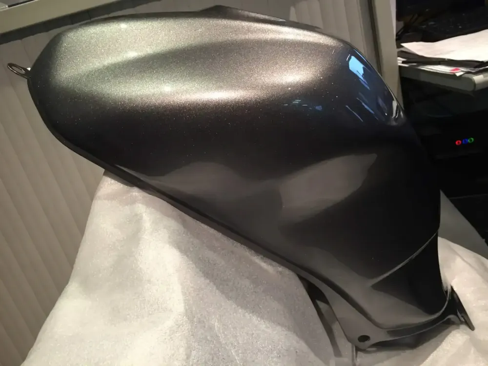 Suzuki – Réparation et peinture réservoir origine (3)