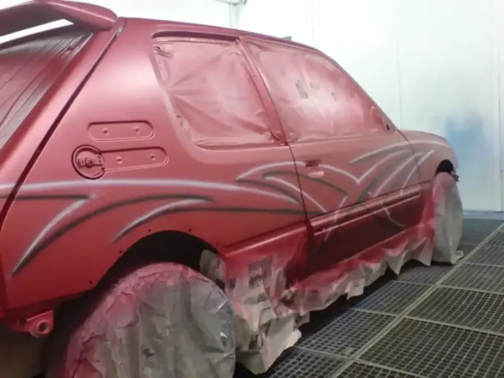 Peugeot 205 – Tuning complet & peinture déco (2)