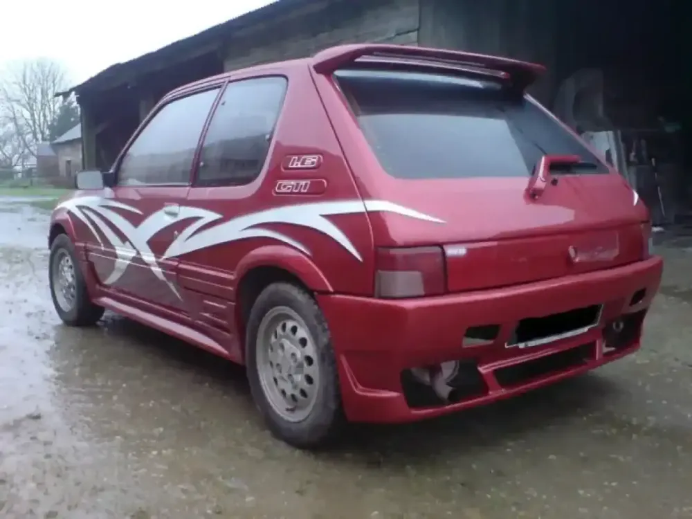 Peugeot 205 – Tuning complet & peinture déco (10)