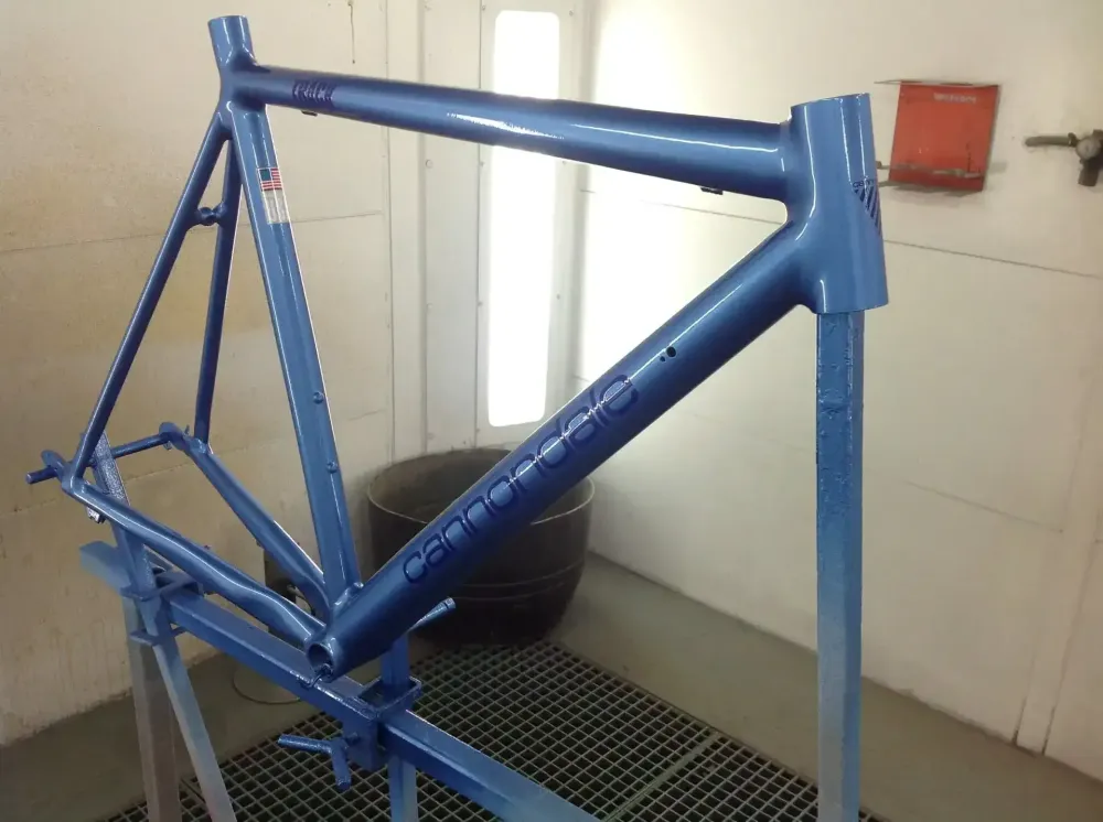 Cannondale – Déco peinture bleu sur bleu (14)