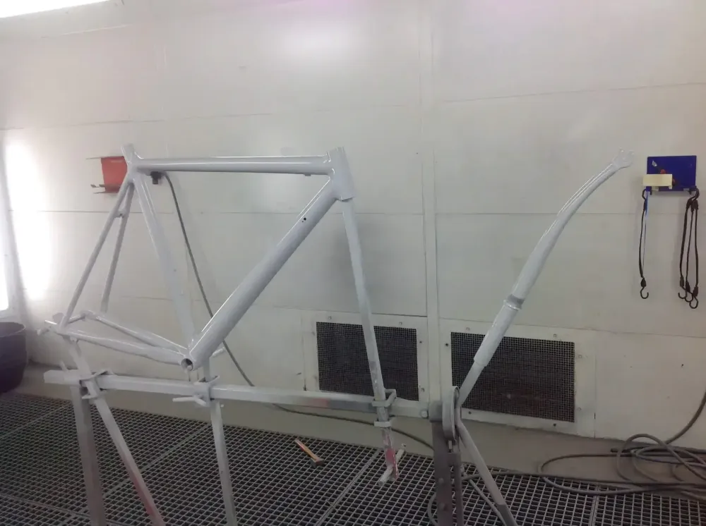 Cannondale – Déco peinture bleu sur bleu (2)