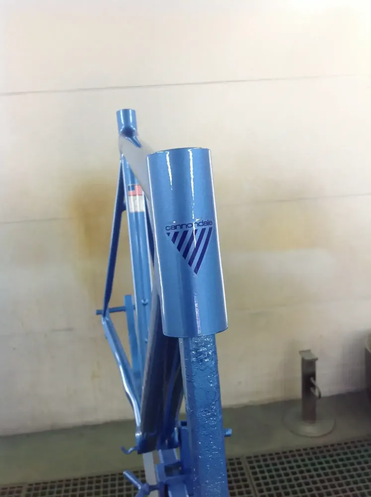 Cannondale – Déco peinture bleu sur bleu (8)