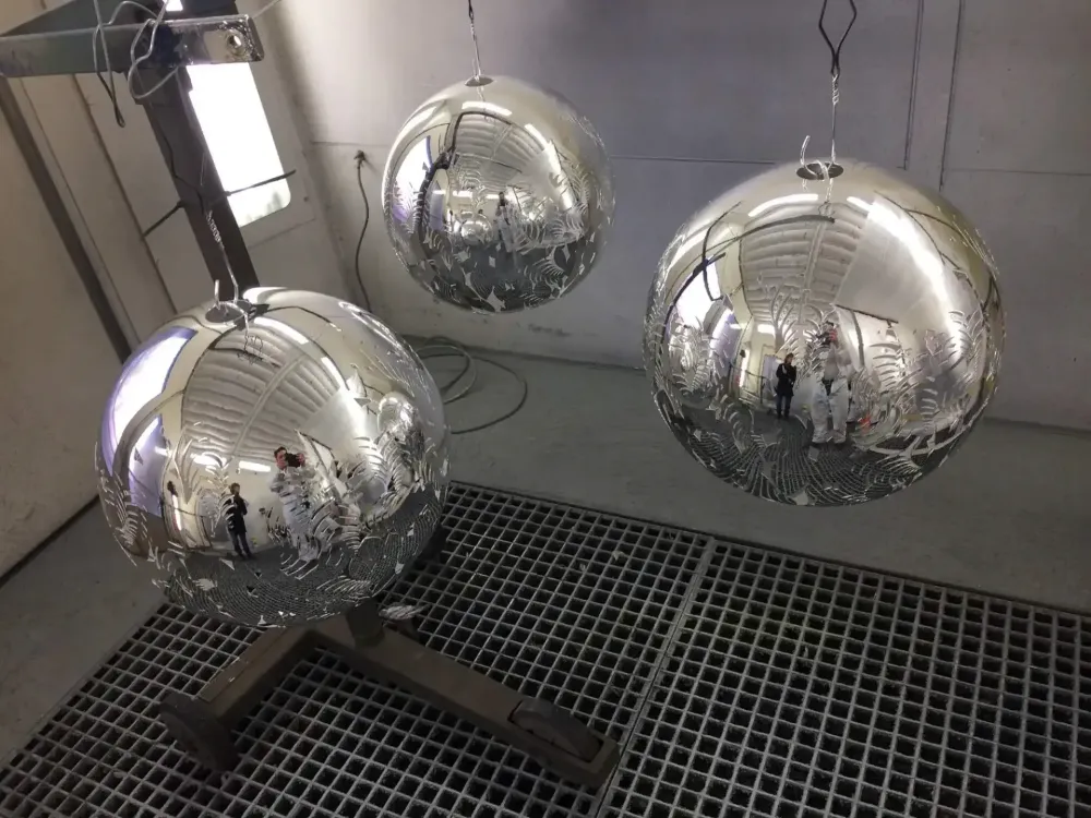 Boules de Noël Yves Rocher Paris 27