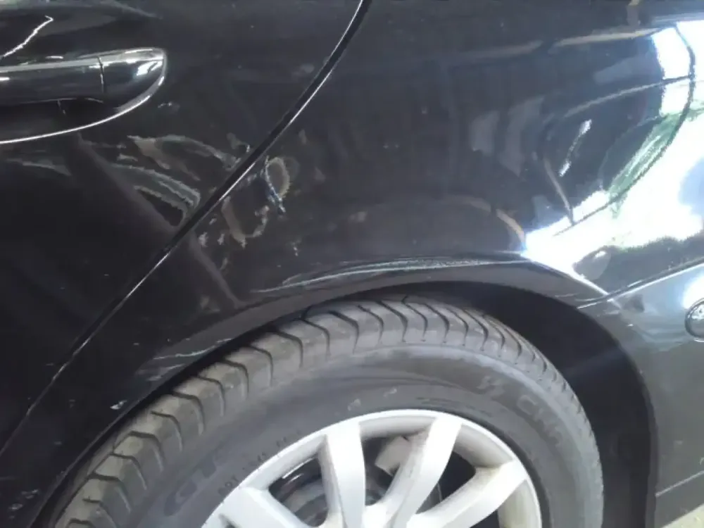 Mercedes Break noir – Expertise et réparation peinture (2)