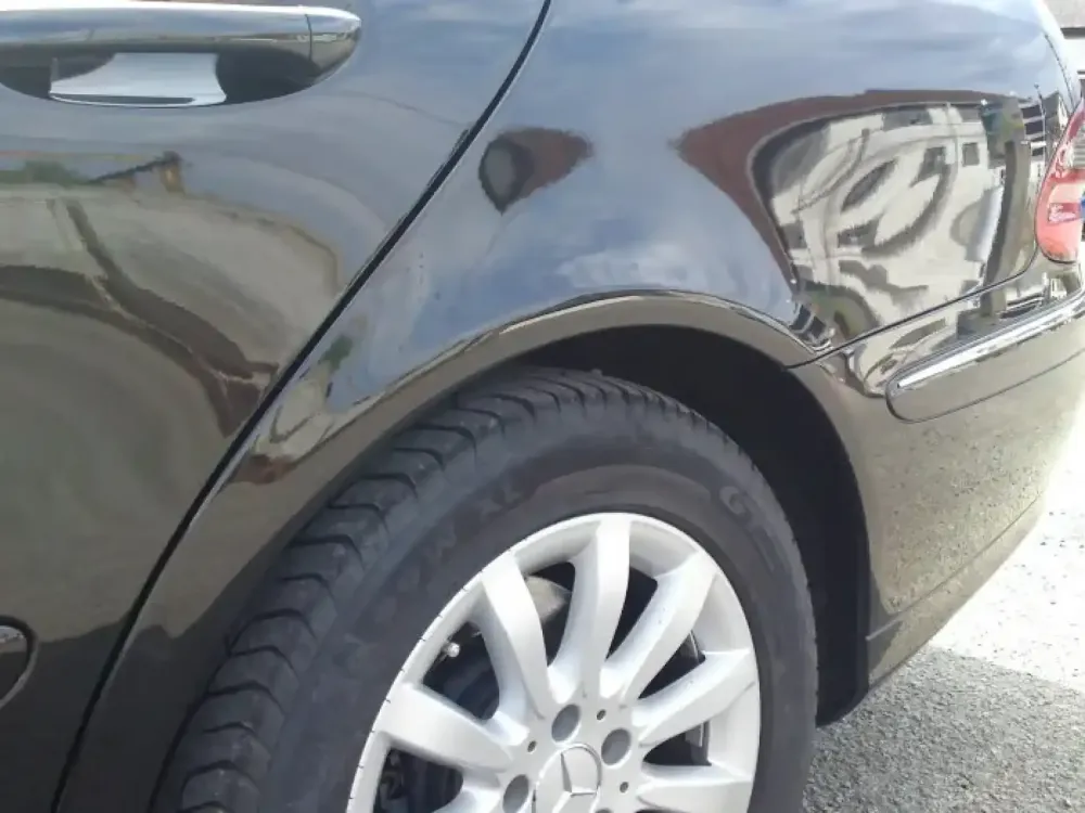 Mercedes Break noir – Expertise et réparation peinture (4)