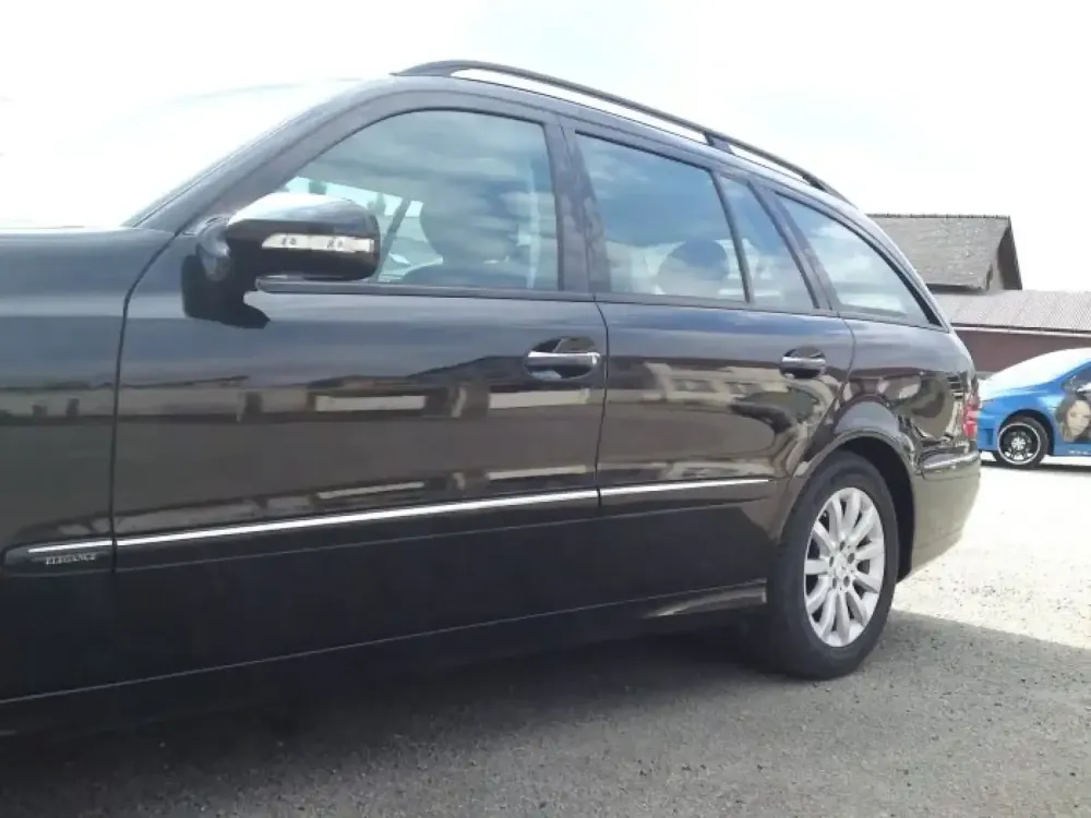 Mercedes Break noir – Expertise et réparation peinture (5)