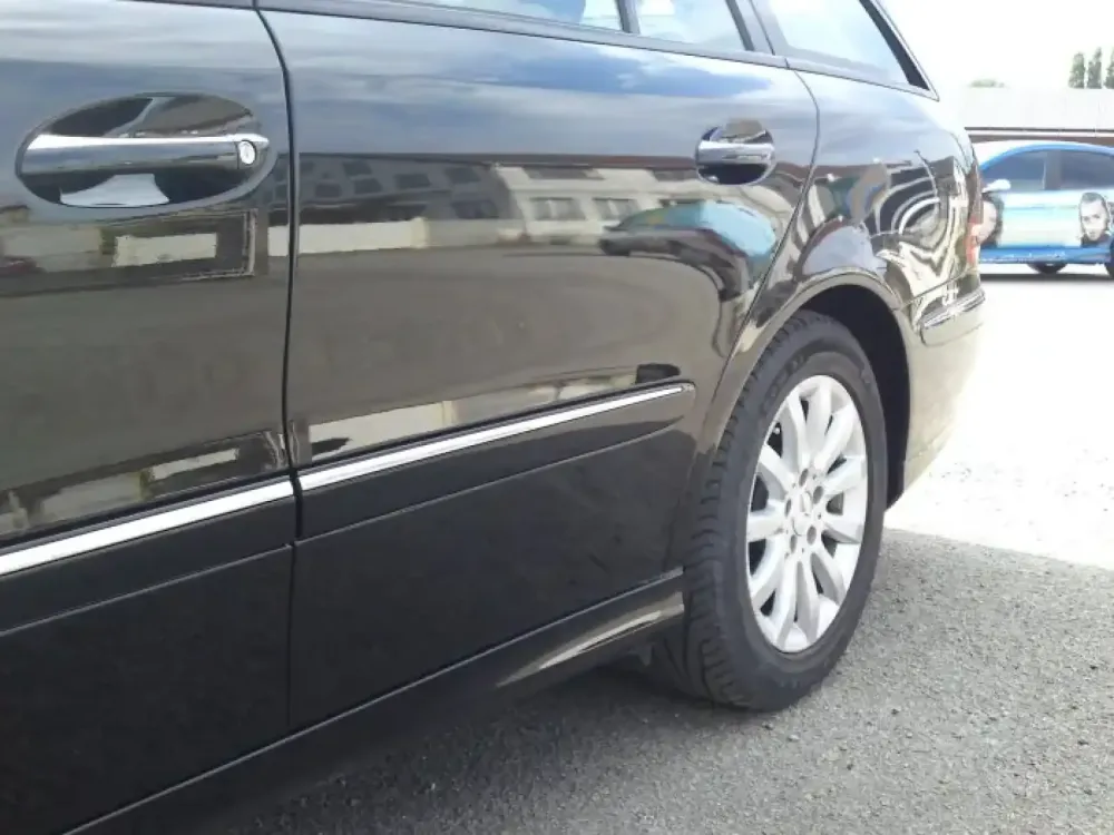 Mercedes Break noir – Expertise et réparation peinture (7)