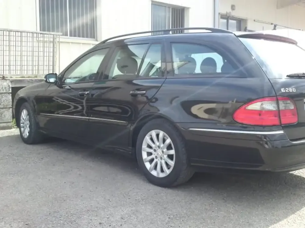 Mercedes Break noir – Expertise et réparation peinture (8)