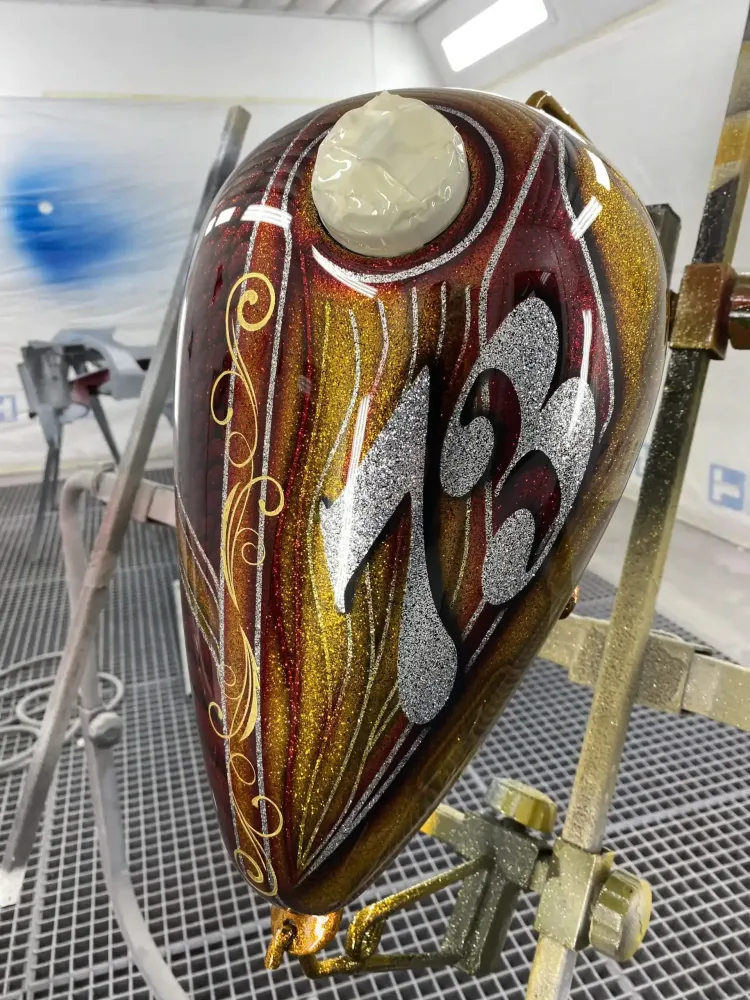 Harley Chopper – Metal flakes, candy et feuilles d’or (2)