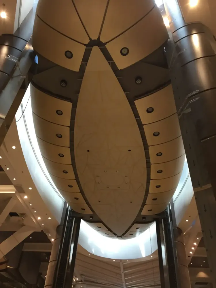 Harmony of the Seas – Rising Tide Bar (2)