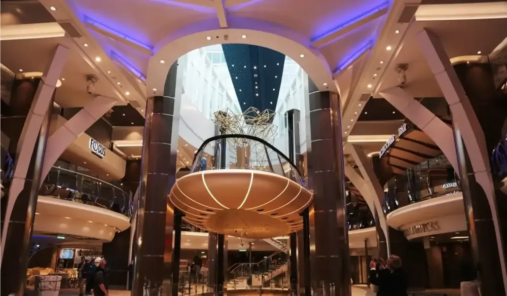 Harmony of the Seas – Rising Tide Bar (4)