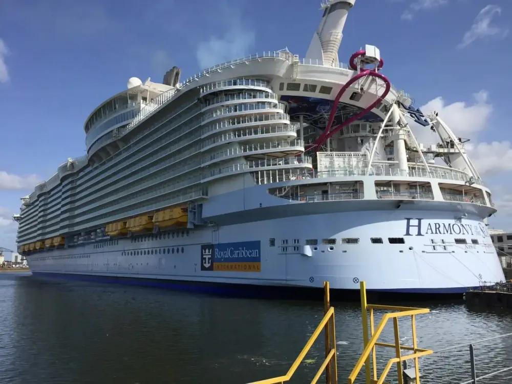 Harmony of the Seas – Rising Tide Bar (17)