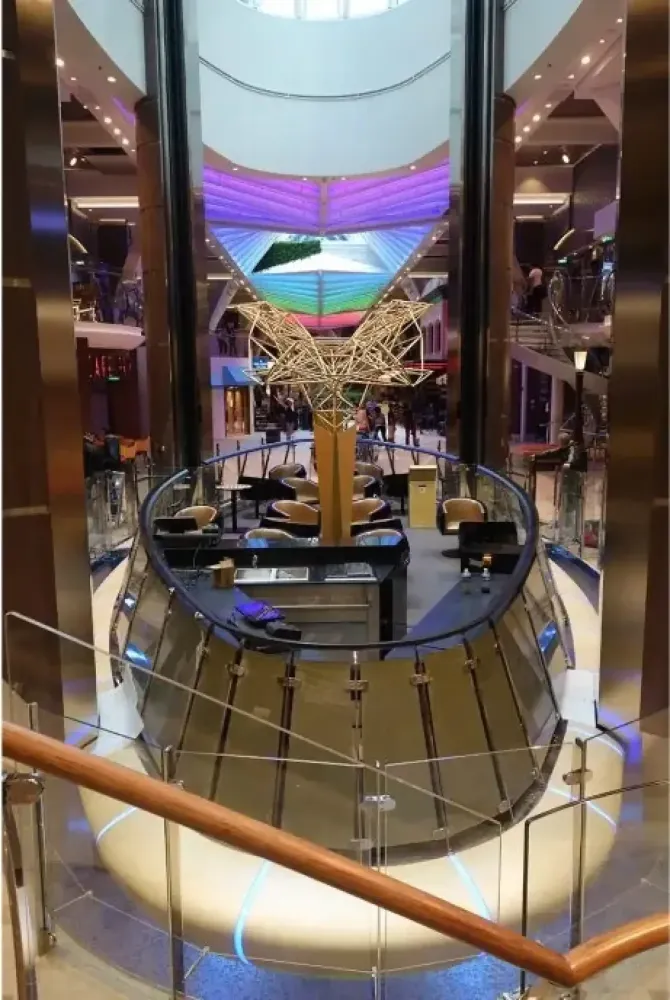 Harmony of the Seas – Rising Tide Bar (19)