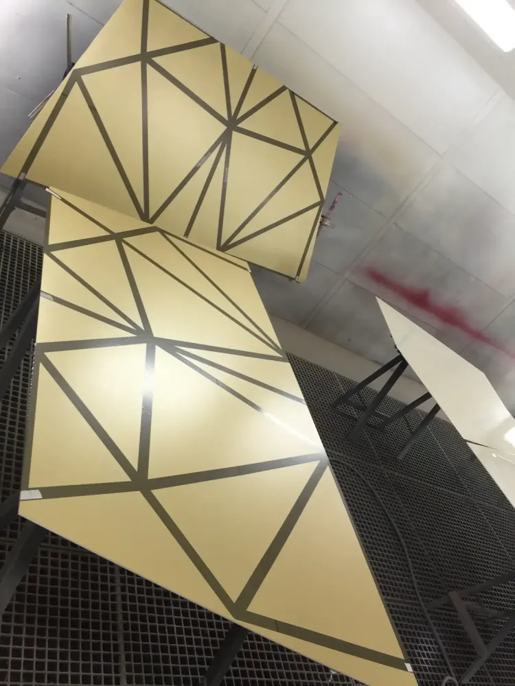 Harmony of the Seas – Rising Tide Bar (20)